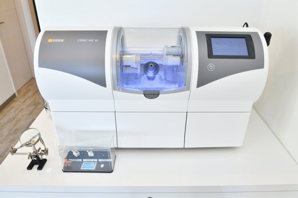 セラミック修復物を院内で製作するセレックシステム